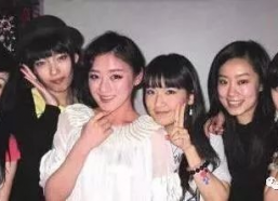 闺蜜娱乐圈吃瓜小说,闺蜜间的秘密瓜田